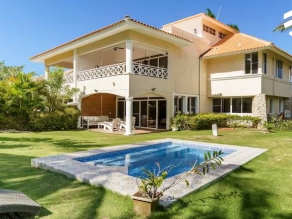 Duplex luxury villa in Cocotal
